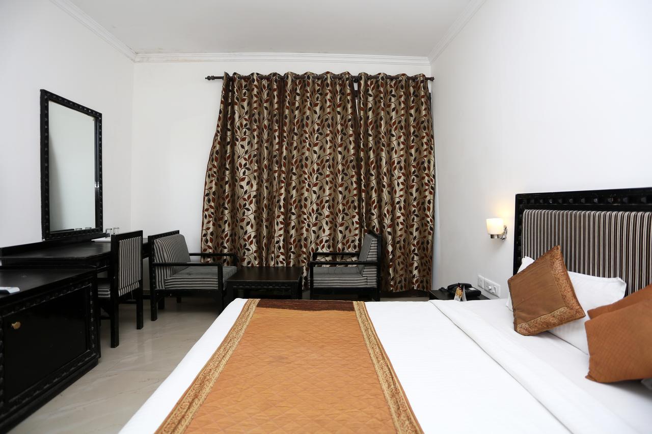 Oyo 1672 Hotel The Pearl 穆索里 外观 照片