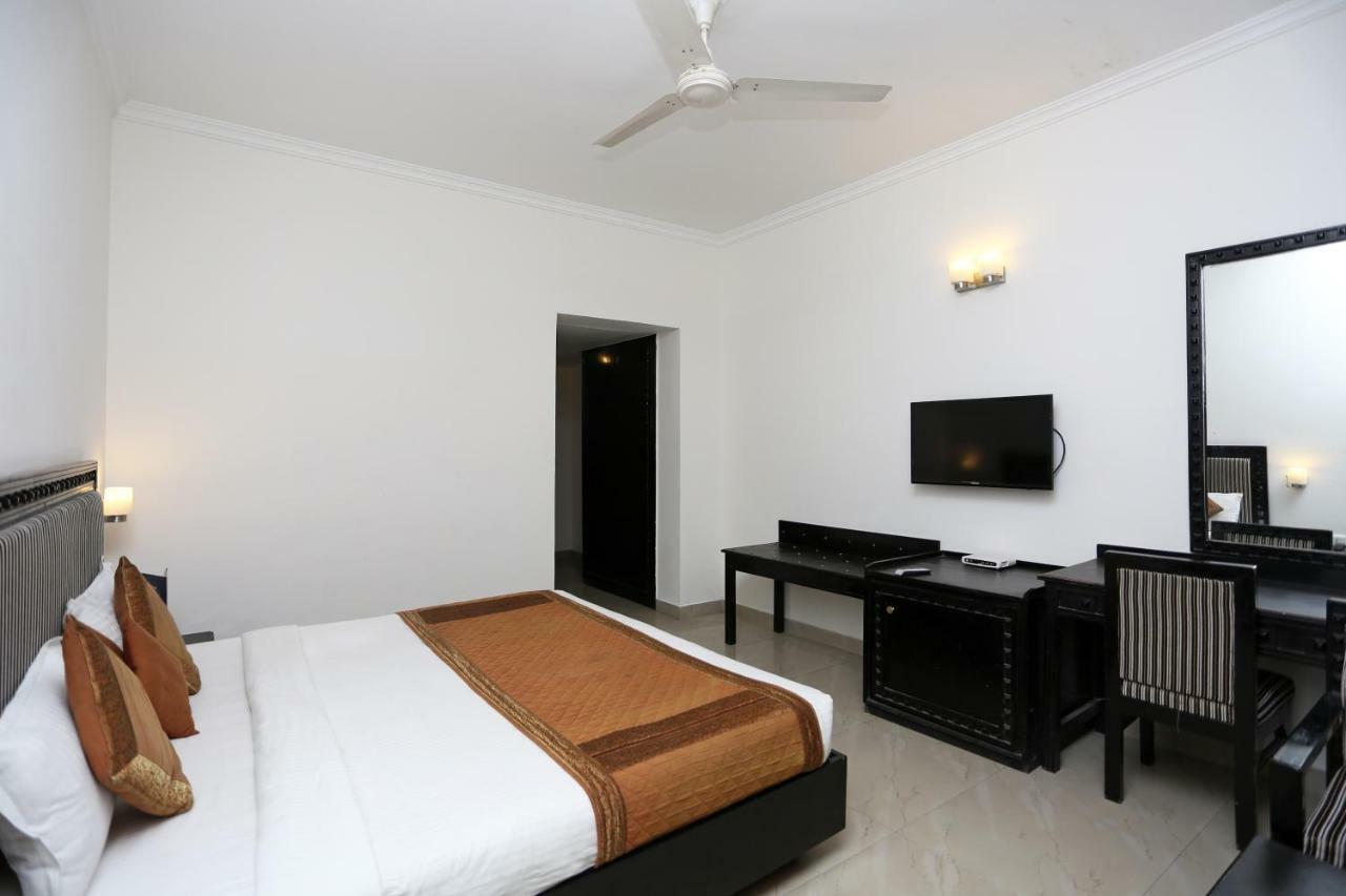 Oyo 1672 Hotel The Pearl 穆索里 外观 照片