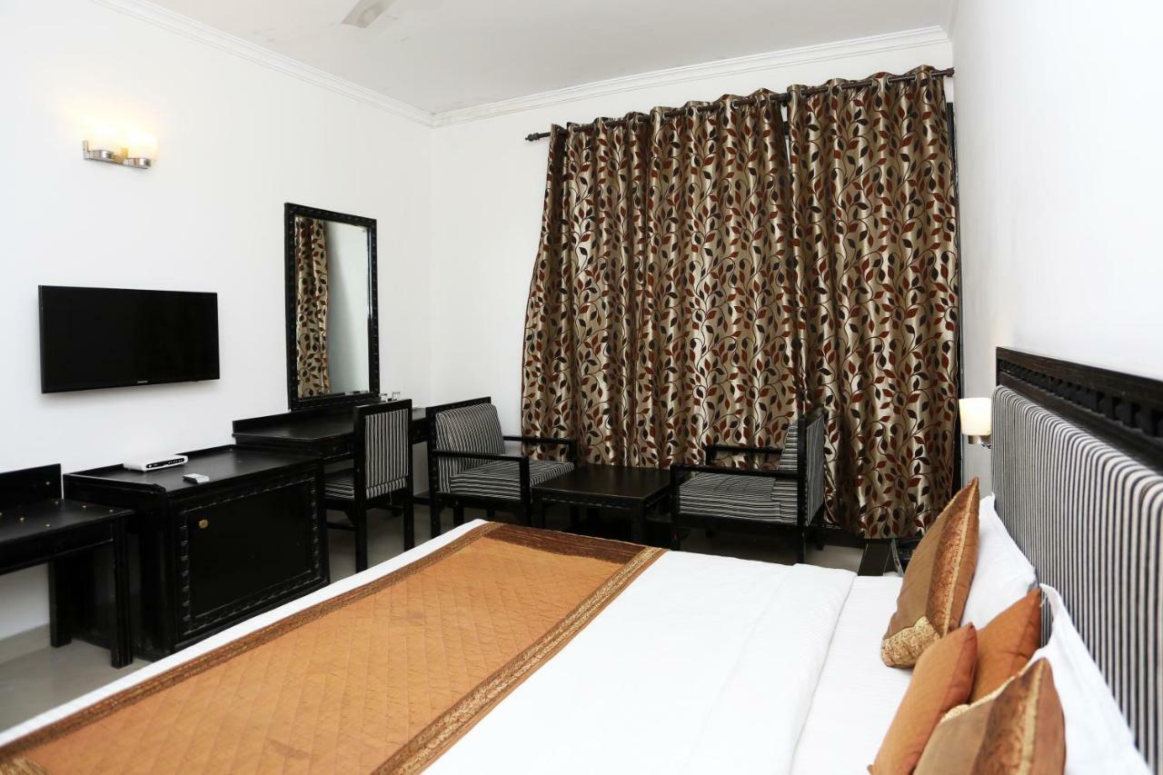 Oyo 1672 Hotel The Pearl 穆索里 外观 照片